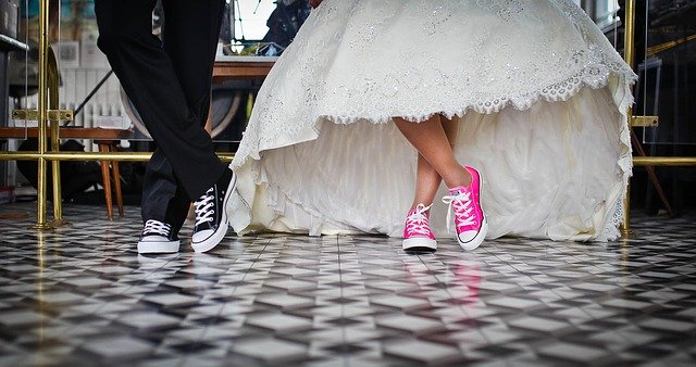 Quoi prévoir pour un mariage jeune ?