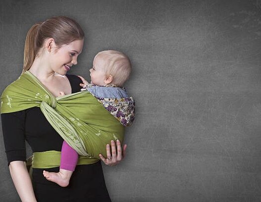 Les écharpes de portage peuvent-elles favoriser le développement de la communication parent-enfant ?